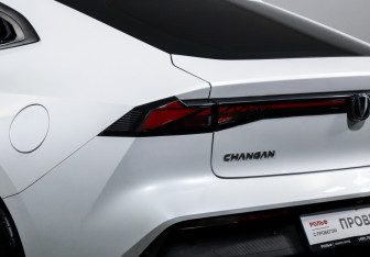 Подержанный автомобиль Changan UNI-V 2022 года (16 фото)