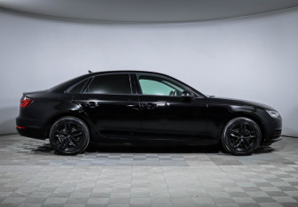 Подержанный автомобиль Audi A4 Sedan 2018 года (4 фото)
