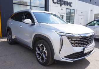 Подержанный автомобиль Geely Atlas 2024 года (3 фото)