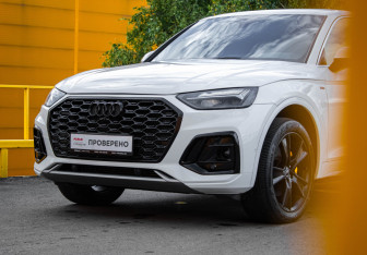 Подержанный автомобиль Audi Q5 2021 года (15 фото)