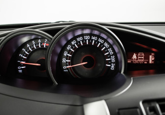 Подержанный автомобиль Toyota Verso 2013 года (10 фото)