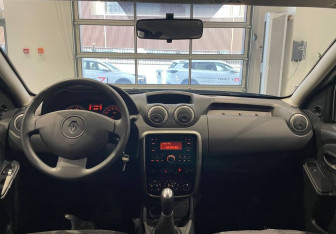 Подержанный автомобиль Renault Duster 2014 года (10 фото)