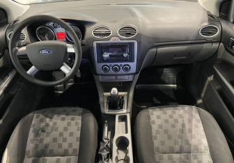 Подержанный автомобиль Ford Focus Sedan 2008 года (10 фото)