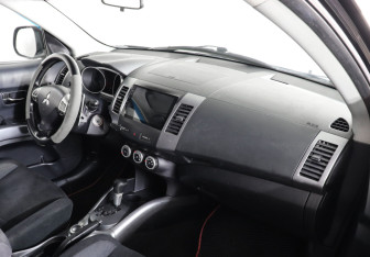 Подержанный автомобиль Mitsubishi Outlander 2008 года (6 фото)