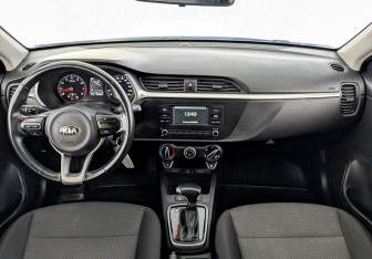 Подержанный автомобиль Kia Rio Hatchback 2021 года (14 фото)