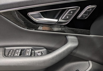 Подержанный автомобиль Audi Q7 2016 года (27 фото)