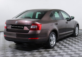 Подержанный автомобиль Skoda Octavia Liftback 2016 года (3 фото)