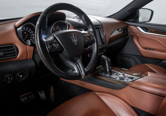 Подержанный автомобиль Maserati Levante 2018 года (14 фото)