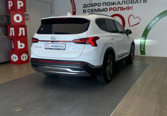 Подержанный автомобиль Hyundai Santa Fe 2021 года (4 фото)