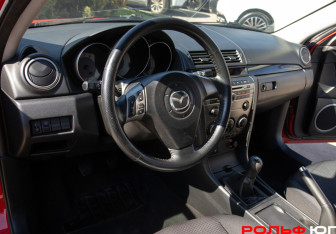 Подержанный автомобиль Mazda 3 Hatchback 2006 года (12 фото)