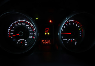 Подержанный автомобиль Mitsubishi Pajero 2013 года (16 фото)