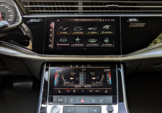 Подержанный автомобиль Audi Q8 2021 года (15 фото)