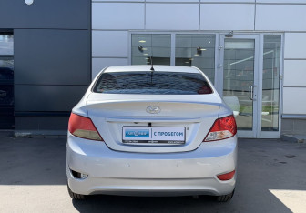 Подержанный автомобиль Hyundai Solaris Sedan 2012 года (6 фото)