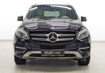 Подержанный автомобиль Mercedes-Benz GLE 2016 года (2 фото)