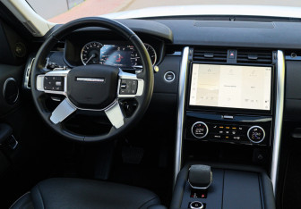 Подержанный автомобиль Land Rover Discovery 2022 года (12 фото)