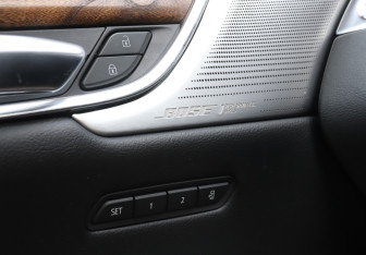 Подержанный автомобиль Cadillac XT5 2021 года (18 фото)