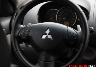 Подержанный автомобиль Mitsubishi Pajero Sport 2011 года (12 фото)