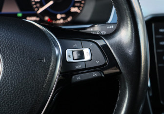 Подержанный автомобиль Volkswagen Passat Wagon 2018 года (25 фото)