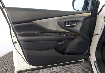 Подержанный автомобиль Nissan Murano Suv 2022 года (19 фото)