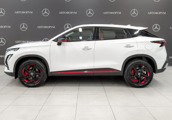 Подержанный автомобиль Omoda C5 2023 года (8 фото)