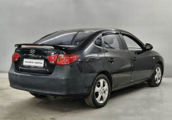 Подержанный автомобиль Hyundai Elantra Sedan 2008 года (5 фото)