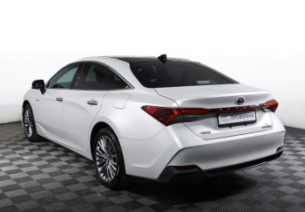 Подержанный автомобиль Toyota Avalon 2022 года (7 фото)