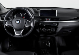 Подержанный автомобиль BMW X1 2021 года (12 фото)