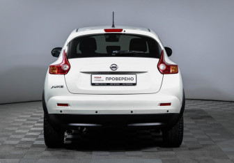 Подержанный автомобиль Nissan Juke 2012 года (6 фото)