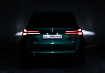 Подержанный автомобиль BMW X5 M 2025 года (19 фото)