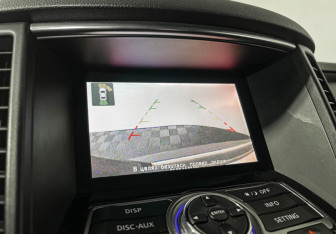 Подержанный автомобиль Infiniti QX70 2015 года (19 фото)