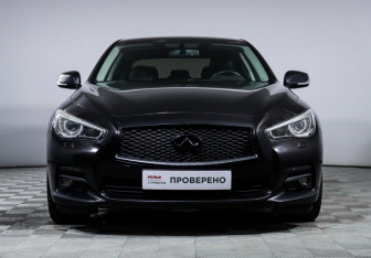 Подержанный автомобиль Infiniti Q50 2017 года (2 фото)