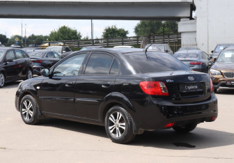 Подержанный автомобиль Kia Rio Sedan 2011 года (7 фото)
