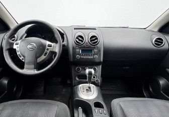 Подержанный автомобиль Nissan Qashqai 2013 года (9 фото)