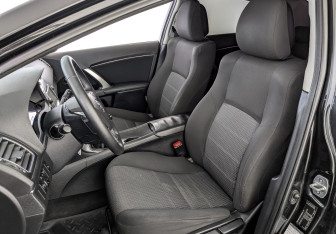 Подержанный автомобиль Toyota Avensis Sedan 2012 года (20 фото)