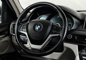 Подержанный автомобиль BMW X6 2015 года (15 фото)