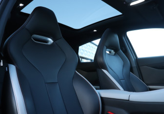 Подержанный автомобиль Changan UNI-V 2024 года (14 фото)