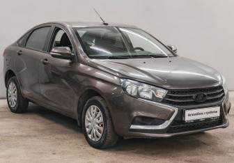 Подержанный автомобиль LADA (ВАЗ) Vesta Sedan 2017 года (3 фото)