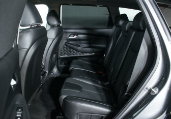 Подержанный автомобиль Hyundai Santa Fe 2018 года (16 фото)