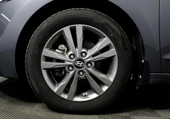 Подержанный автомобиль Hyundai Elantra Sedan 2018 года (6 фото)