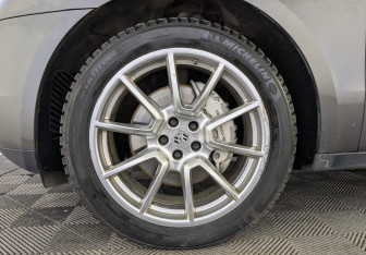 Подержанный автомобиль Porsche Macan 2014 года (14 фото)