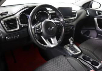 Подержанный автомобиль Kia Ceed Hatchback 2018 года (7 фото)