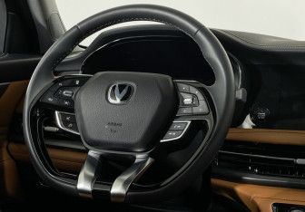 Подержанный автомобиль Changan CS95 2023 года (17 фото)