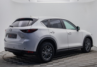 Подержанный автомобиль Mazda CX-5 2017 года (5 фото)