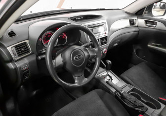 Подержанный автомобиль Subaru Impreza Hatchback 2007 года (7 фото)