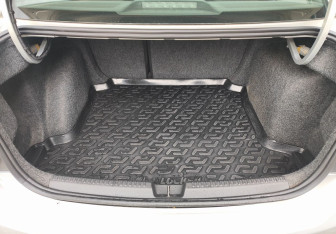 Подержанный автомобиль Volkswagen Polo Sedan 2011 года (13 фото)