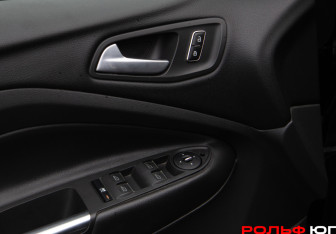 Подержанный автомобиль Ford Kuga 2014 года (19 фото)