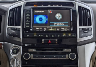 Подержанный автомобиль Toyota Land Cruiser Suv 2013 года (17 фото)