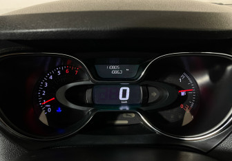 Подержанный автомобиль Renault Kaptur 2017 года (11 фото)
