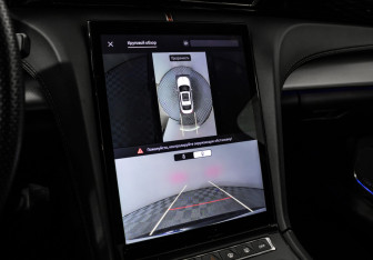 Подержанный автомобиль Hongqi H5 2023 года (14 фото)