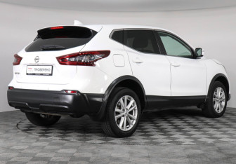 Подержанный автомобиль Nissan Qashqai 2022 года (5 фото)
